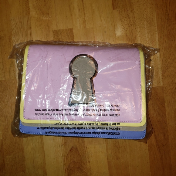 Alice in Wonderland Loungefly Crossbody - Picture 6 of 9